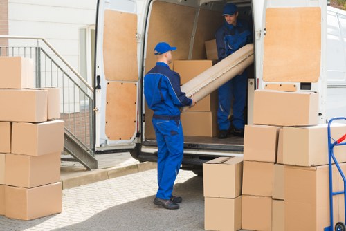 House movers preparing a local property move in Toedinburgh