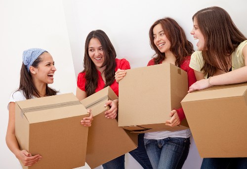 Professional movers unloading belongings at a Toedinburgh property