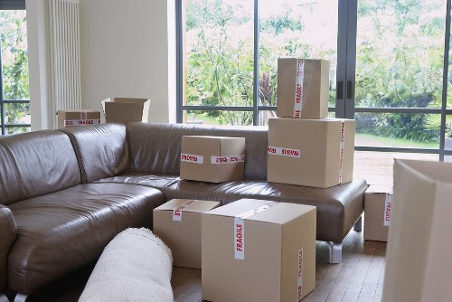 Local moving van service handling a flat move in Toedinburgh